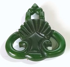 Vintage (Antique?) Carved Dark Green Bakelite Dress Fur Clip 2.5″