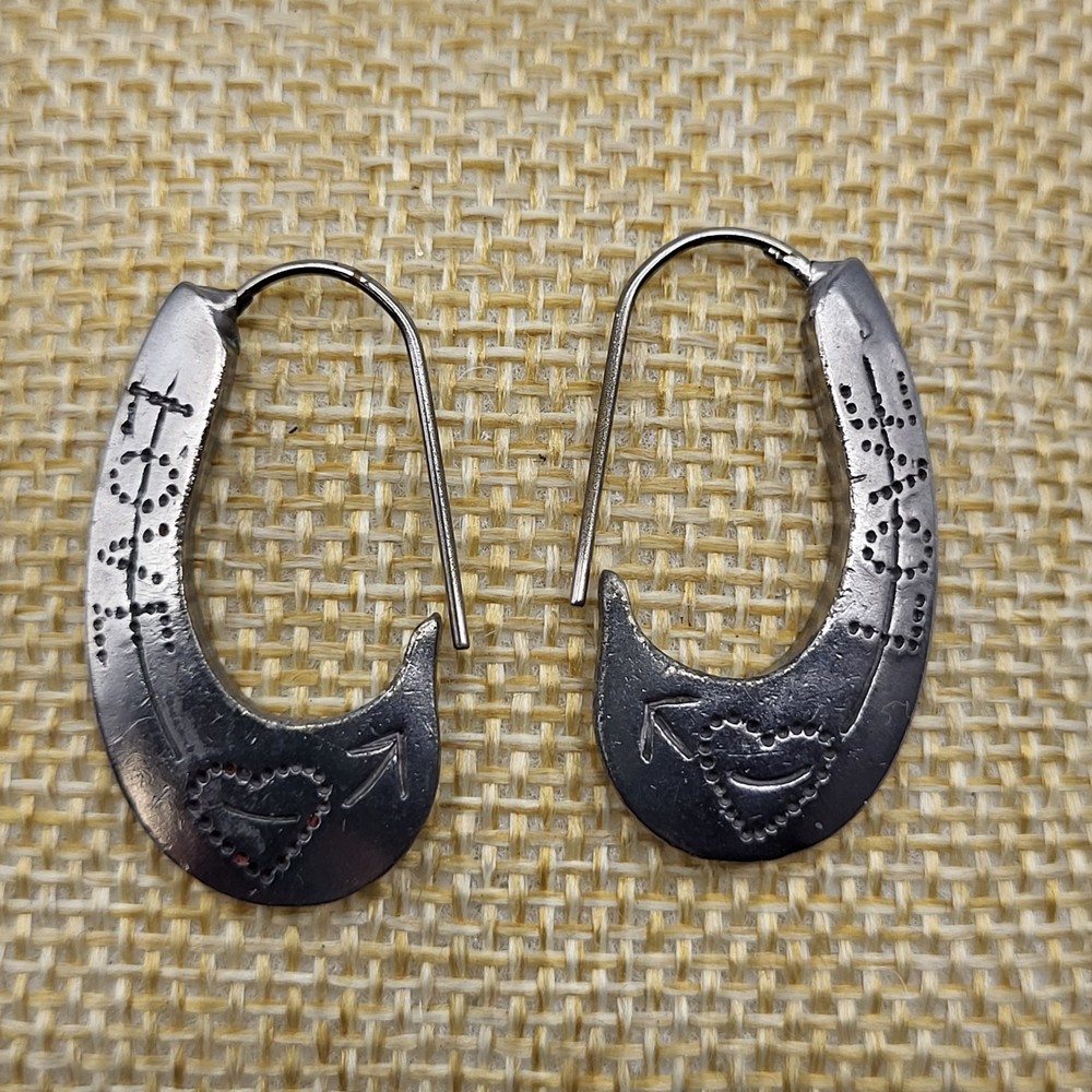 Funky Artisan Elongated hoop earnings Love Hearts Silver plated Retro