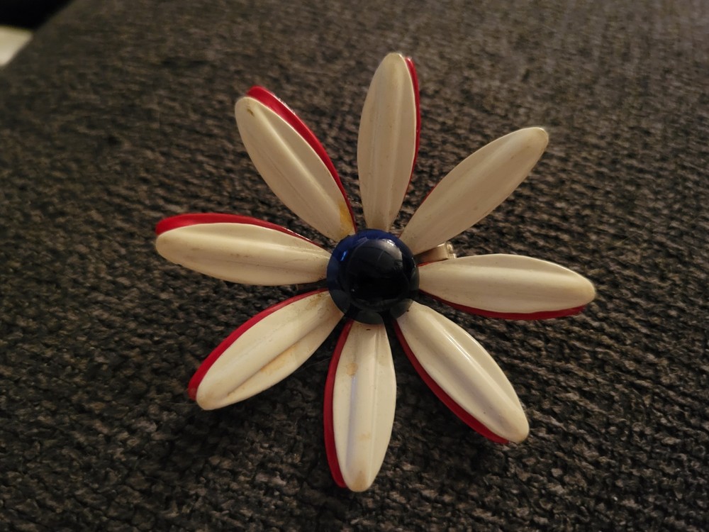 Vintage Stunning Enamel Flower Brooch 1950s To 1970s Good Condition CA E407-4