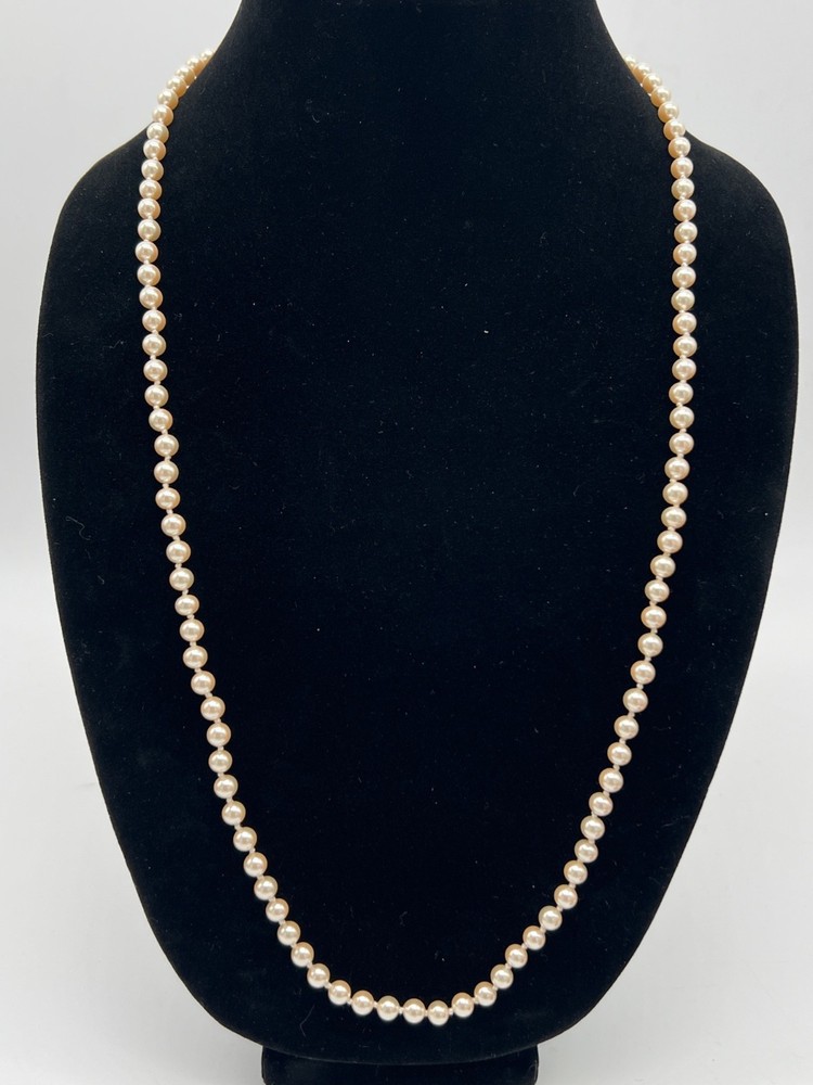 Elegant Vintage Style Faux Pearl Necklace With Gold Clasp