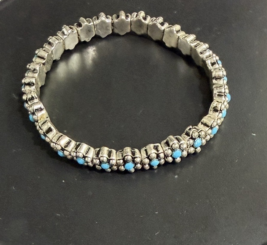 Vtg MONET Heavy Silver Plated Light Blue Daisy Flower Panel Stretch Bracelet NOS