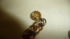 A#1110X vtg Costume BRACELET GOLD TONE CHARM BRACELET ( no charms ) 6 1/2″ L GG