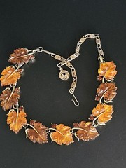 Signed Vintage Lisner Two Tone Amber/Brown Thermoset Oak Leaf Parure Set