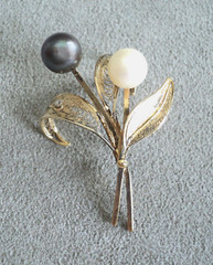 Vintage Gold Vermeil STERLING Silver 2 PEARLS Curved Leaf BROOCH Lacy – Sorrento