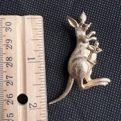 1975 VINTAGE AVON FASHION ACCENTS IN JEWELRY Kangaroo Gold-tone Pin 2.0 in
