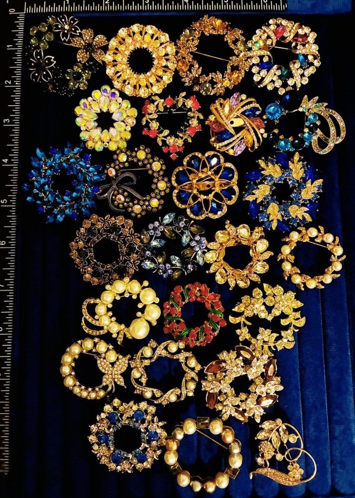 25 Pieces Circle Wreath Brooch Lot Rhinestone Flower Statement Pins