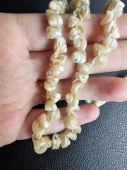 Antique Tasmanian Tronchus Shell Cream Iridescent Strand 30″