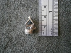 Wishing Well with Pail on Wall Vtg Sterling Silver Bracelet Charm Pendant 1.9g