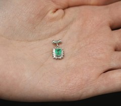 Fine Vintage 0.47 Colombian Emerald & 0.16 Diamond Platinum Pendant 2.0 Grams