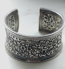 Vtg Armenian Artisan Hand Carved Silver Pierced Floral Cuff Bracelet Openwork XL