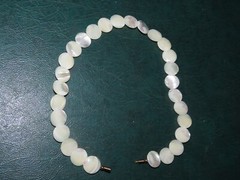 15.5″ CHOKER NECKLACE MOTHER OF PEARL DISCS VINTAGE BARREL CLASP