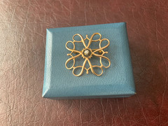 Vintage AVON 10K Yellow Gold Diamond & Onyx Award Pin/ Brooch w/Box & Booklet