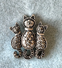 Vintage Marcasite Cat Family Brooch (54 – 949,151 – 2221, 160 – 2262)