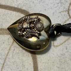 Vintage Military Sweetheart Heart Locket – Goldtone – Fast Shipping