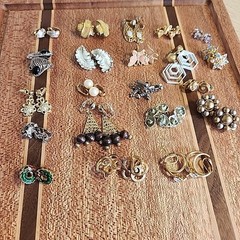 Vintage Earrings Multicolor Clip-on Bundle Of 21 Unmarked Mixed Materials *read