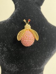 vintage hollycraft bug pin w/goldtone wings Pink signed