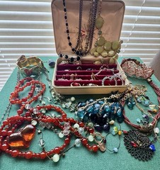 Jewelry Lover Private Collection Vintage Box With 40 Assorted Pieces