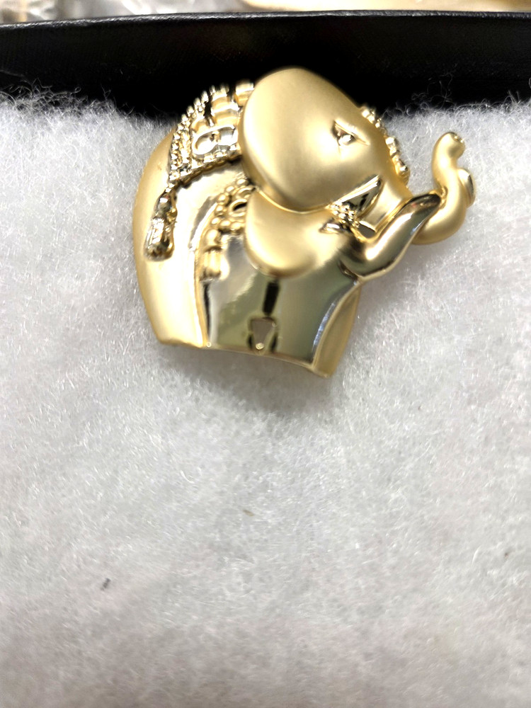 Vtg AJC gold tone Mama Baby Elephant filigree Pin