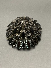 VINTAGE SCHREINER OF NEW YORK BLACK JET RHINESTONE Dome BROOCH (786)