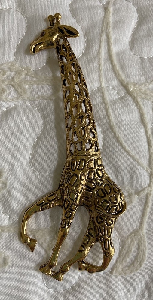 Graziano Brass Giraffe Brooch, beautiful cutwork. 5″ long, beautiful – Signed!