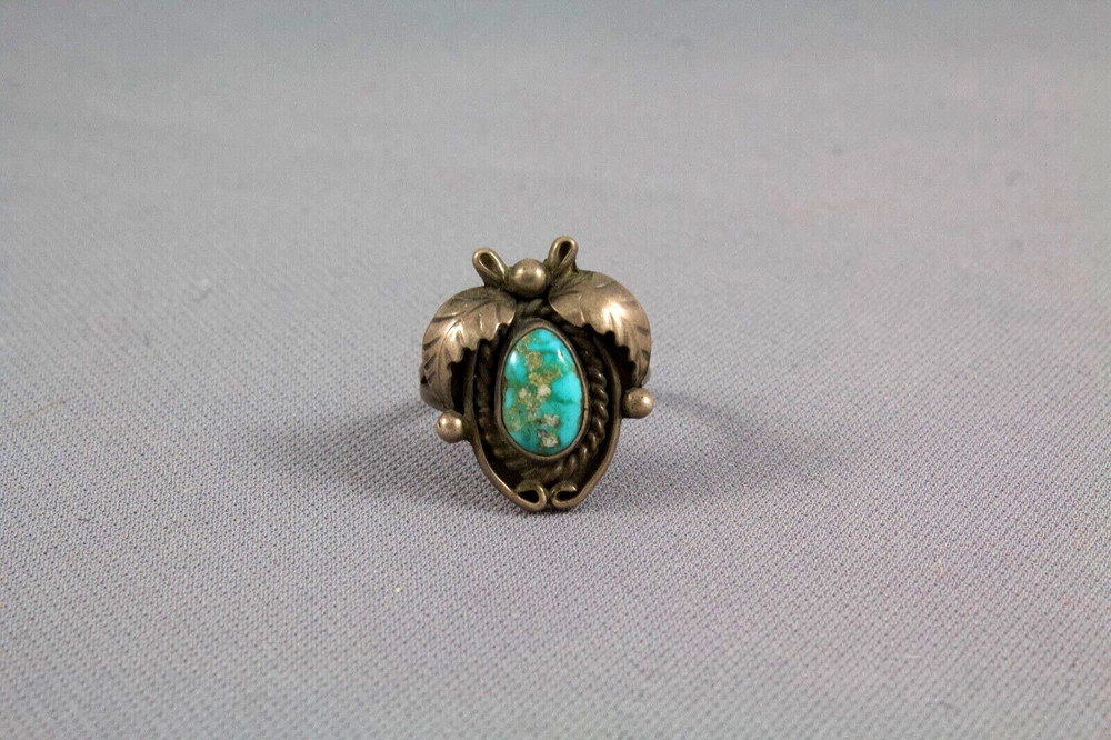 Old Pawn Vintage Navajo Sterling Silver Ring – Beautiful Turquoise Stone – Sz 7