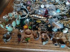 Estate Find Costume Jewelry Lot-Brooches Earrings Necklaces Rings & More (R)