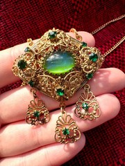 RARE Vintage Czech 1960s Green Saphiret Sapharine Pendant Necklace Opaline Glass