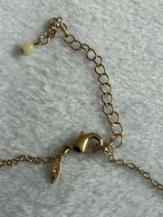 Avon Gold Tone Openwork Lotus Flower Pendant Necklace Blue Bead NWT 20″