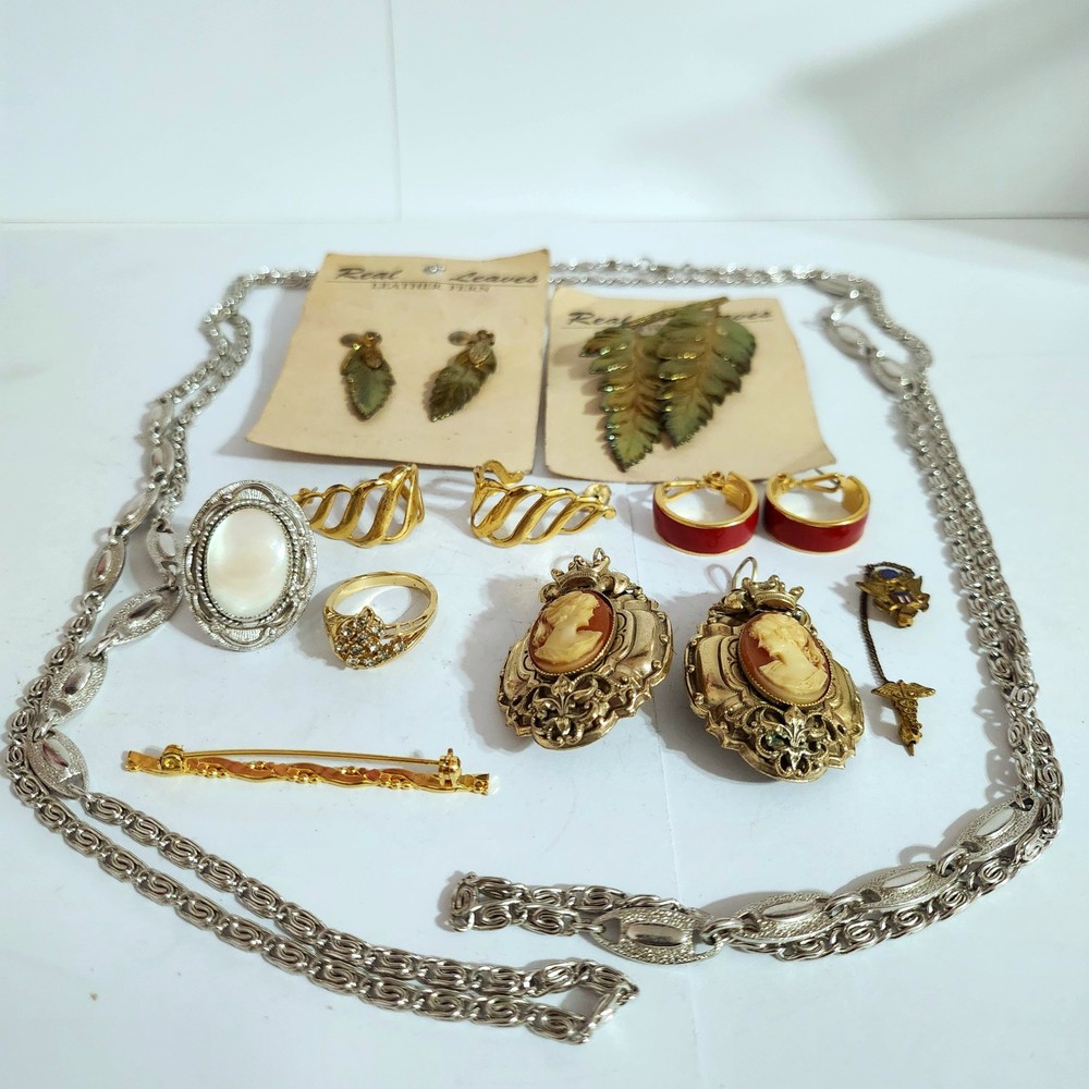 Mixed Lot Vintage Earrings, Brooches, Necklaces, Rings Some Hallmarked *Wearable