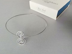 Vintage 1977 AVON ‘Spun Swirls’ Choker Necklace IOB Silvertone – Size Large
