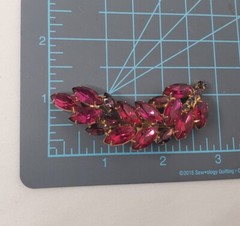 Vtg Leaf Brooch Pin Pink Purple Rhinestones Gold Tone Prong Set Faceted Stones