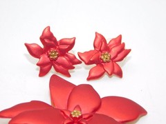 C400-VINTAGE PIN/BROOCH & PIERCED EARRINGS~POINTSETTIA~RED/GOLD TONE