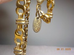 KL? KJ? KR? KP? SIGNED GOLDTONE METAL FANCY 8 AND BAR LINK CHAIN 23.5″ L 1/4″ W