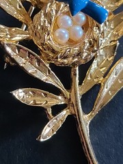 VTG Trifari Blue Bird Trembler Brooch Pin Goldtone Faux Pearl Eggs Nest Branch