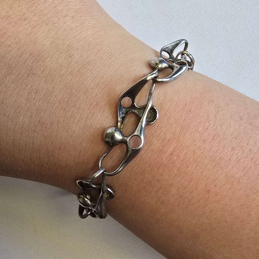 Vtg 900 Silver Panel Bracelet 17.16g Fine Jewelry 8.25″ Artisan Spring Ring