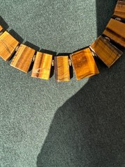 16.5″ Tiger’s Eye Hand Knotted Fan Necklace with Unknown Metal Clasp 63 grams