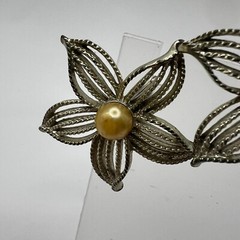 Vintage Sarah Coventry Gold Tone Flower Clip-On Earrings Faux Pearl Center 1960s
