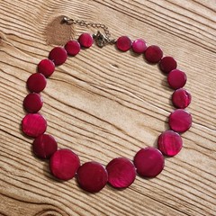 Retro MOP Shell Disc Necklace Charming Charlie Burgundy Mother Of Pearl 17″