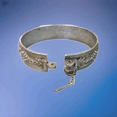 Vtg Israel Silver Cuff Bracelet 46 Grams Grapes & Palm Tree Hinged w/Pin Judaica