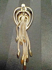 Vintage Kramer Signed Triple Heart Mesh Chain Dangle Brooch Polished Gold Tone