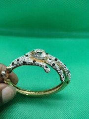 Vtg Two Tone Metal And Crystals, Gold Plated 6,5 Inner Circumference And An Oval
