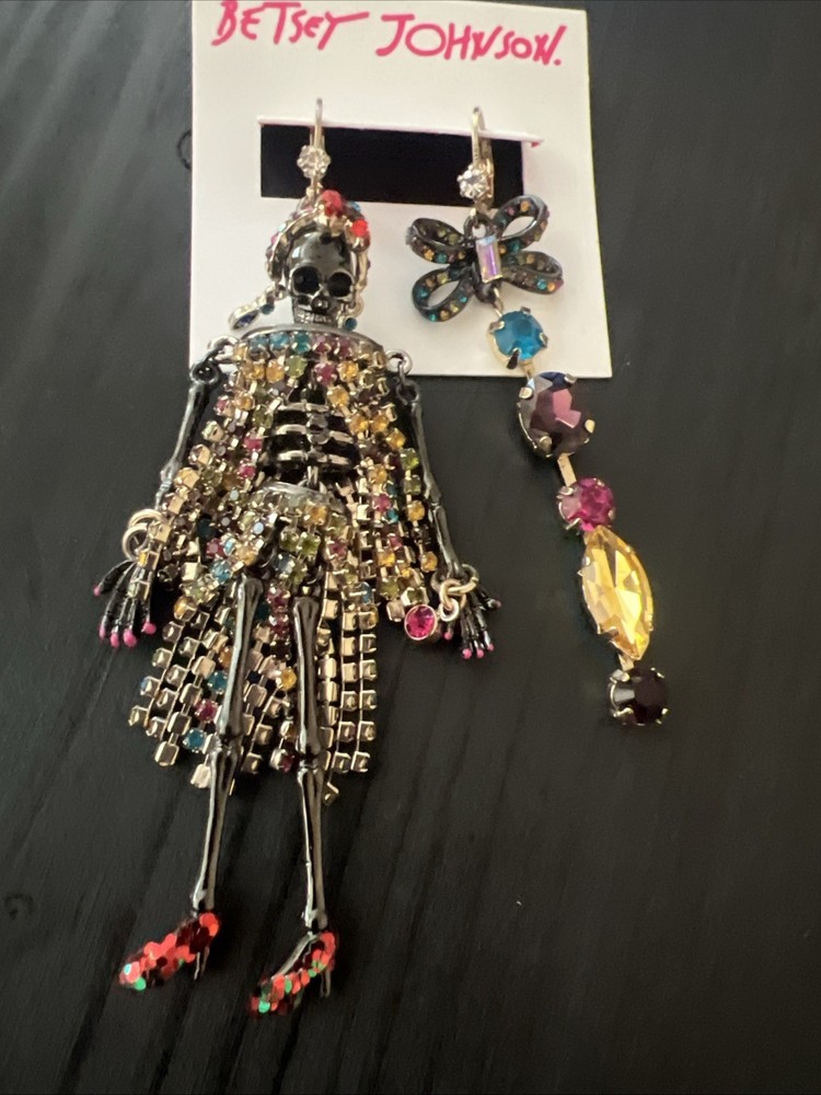 Betsey Johnson Mismatch Skull Earrings Rare – G2