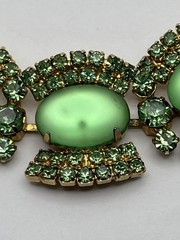 Vtg Mint-Green Cabochon & Rhinestone Unsigned Bracelet Gold Tone 5-Link Safety