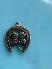 925 Sterling Silver Vintage Horseshoe Clover Good Luck Charm Pendant 2.2g