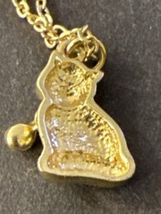 VTG Gold Tone Cat Necklace Rhinestone Kitten Pendant Holding Crystal Unmarked