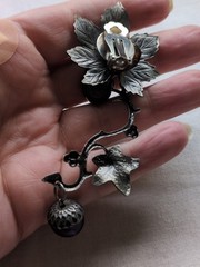 Vintage 60s Grape Vine Clip On Earrings And Matching Brooch, Silver Tone