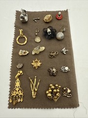 Vintage Jewelry Silver Gold Tone Lot Mismatched Wearable (20 Single Earrings)