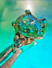 2.CARAT center NATURAL Diamond “Not a LG enhanced” w/side diamonds, 14k solid yg