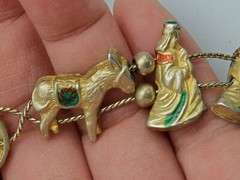 VTG Medici Two Sisters Slide Charm Bracelet Nativity Christmas Scene Gold Tone