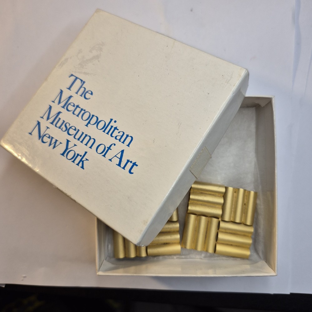 VTG MMA Metropolitan Museum of Art Gold Tone Tube Basketweave Drop Clip Earrings